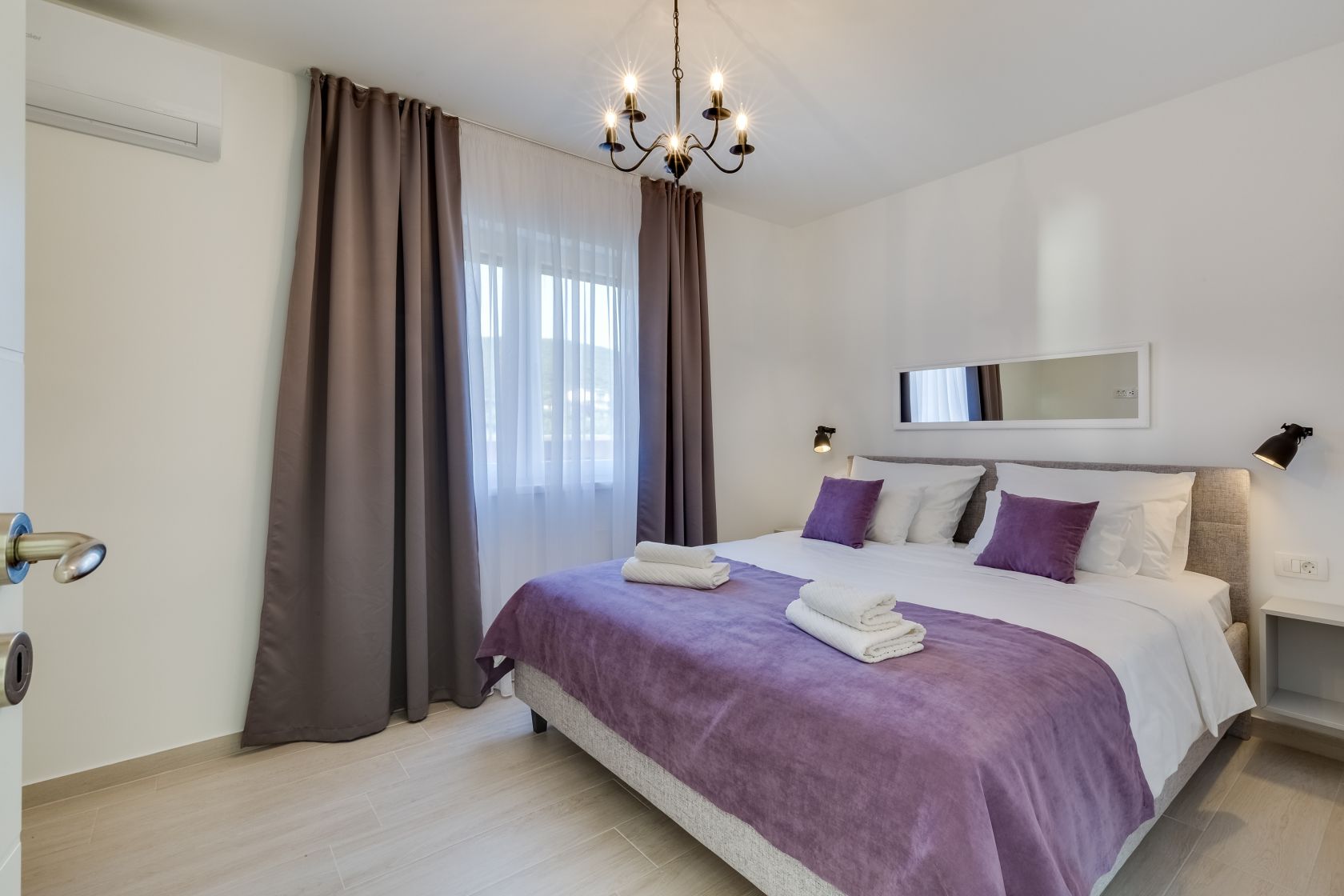 Villa Diana apartman 4 — glavna spavaća soba s bračnim krevetom 180x200cm